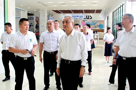 副省長(zhǎng)蒞臨龍健高新科技產(chǎn)業(yè)園調(diào)研指導(dǎo)工作
