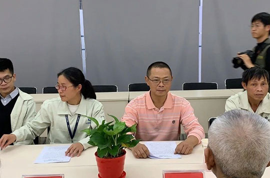 湛廉兩級總工會對省五一勞動獎候選人、龍健樂器技術(shù)總監(jiān)梁勇進行考察